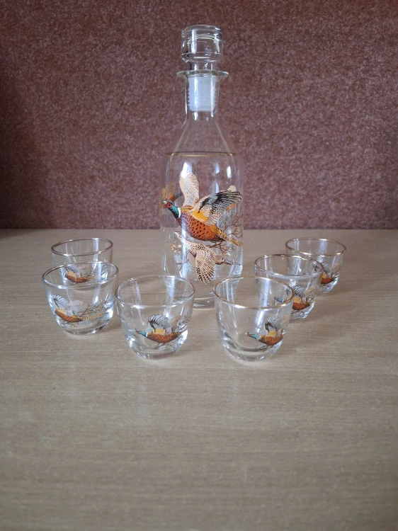 Krásná vintage karafa se šesti štamprlemi, dekor bažant, myslivost