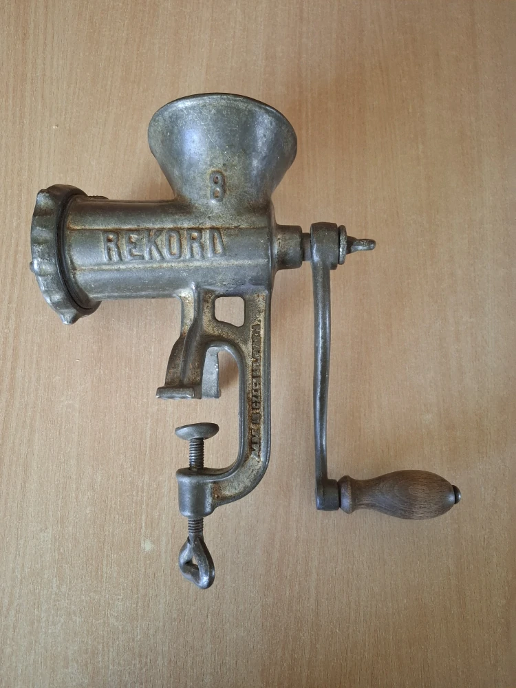 Starší mlýnek na maso, vel.8, Czechoslovakia