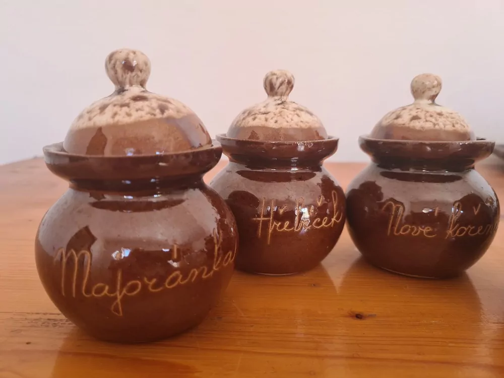 Hnědé kořenky, keramika, cena za vše, 4ks