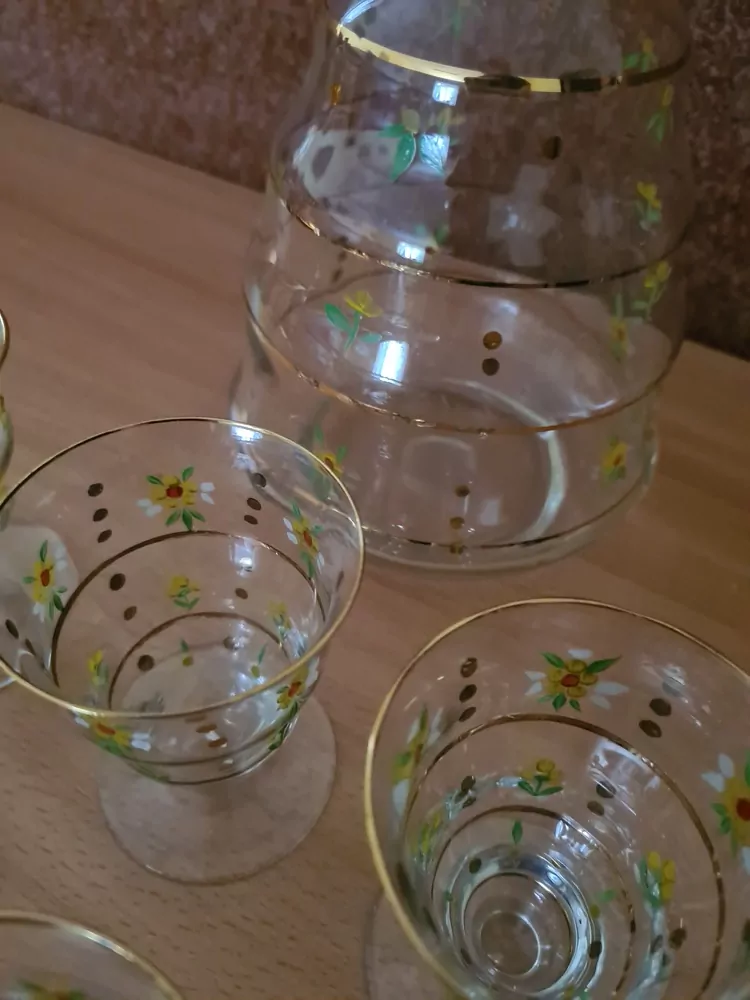 Starožitná malovaná karafa se šesti skleničkami na likér, počátek 20stol.