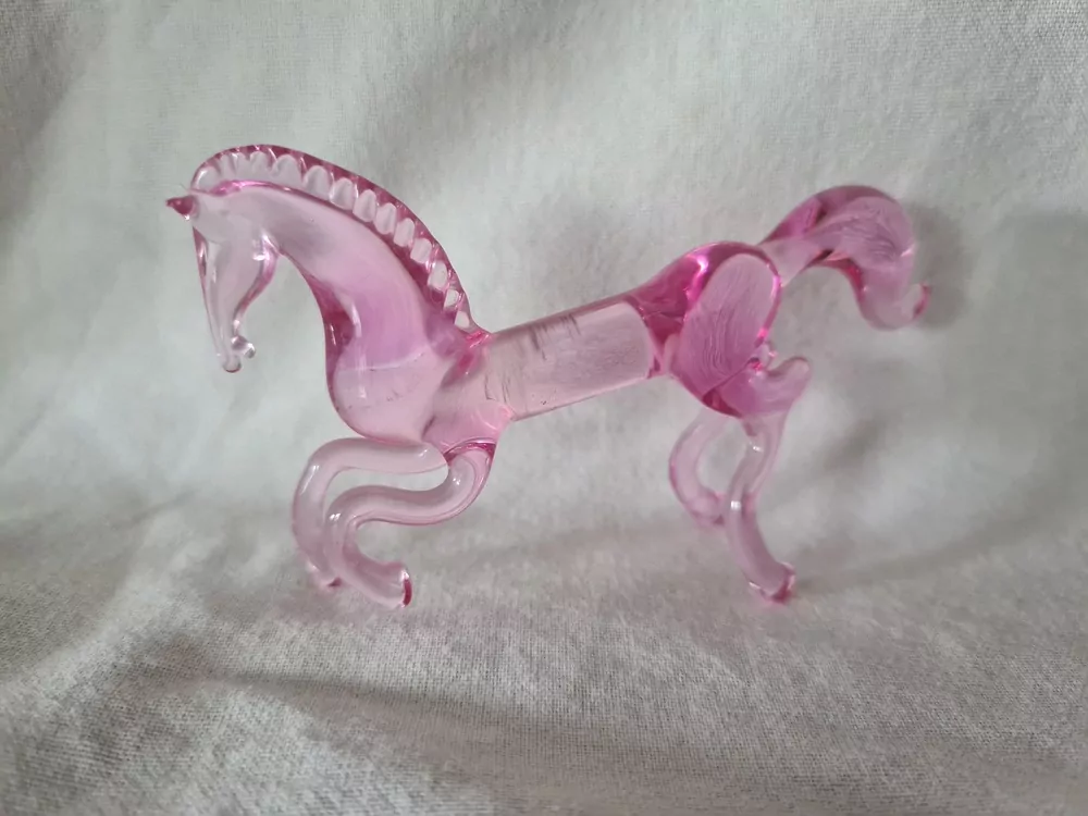 Skleněná figurka kůň, délka 9cm