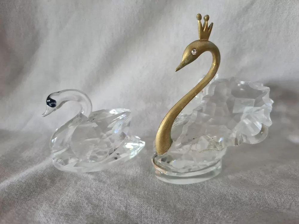 Skleněná figurka, labutě, výška 4 a 7cm