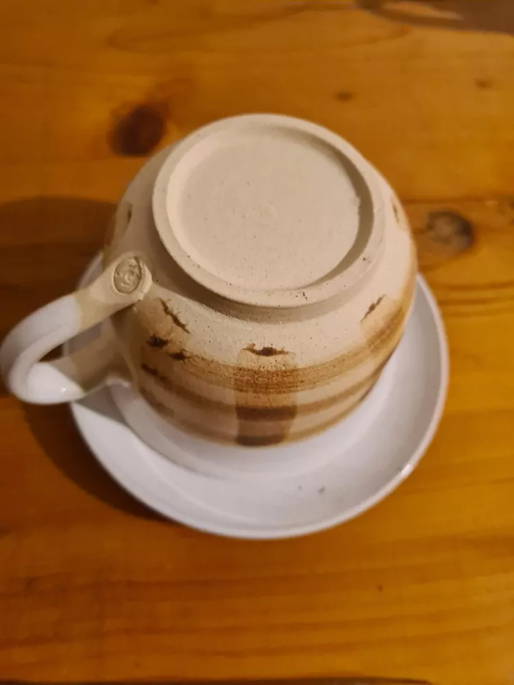 Keramika, hrnek, hrníček s podšálkem, hnědé karo