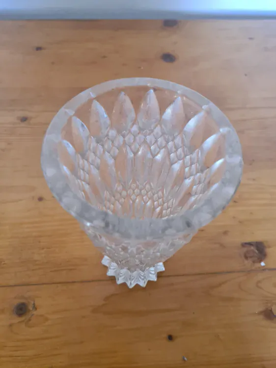 Váza, lisované sklo, výška 20cm