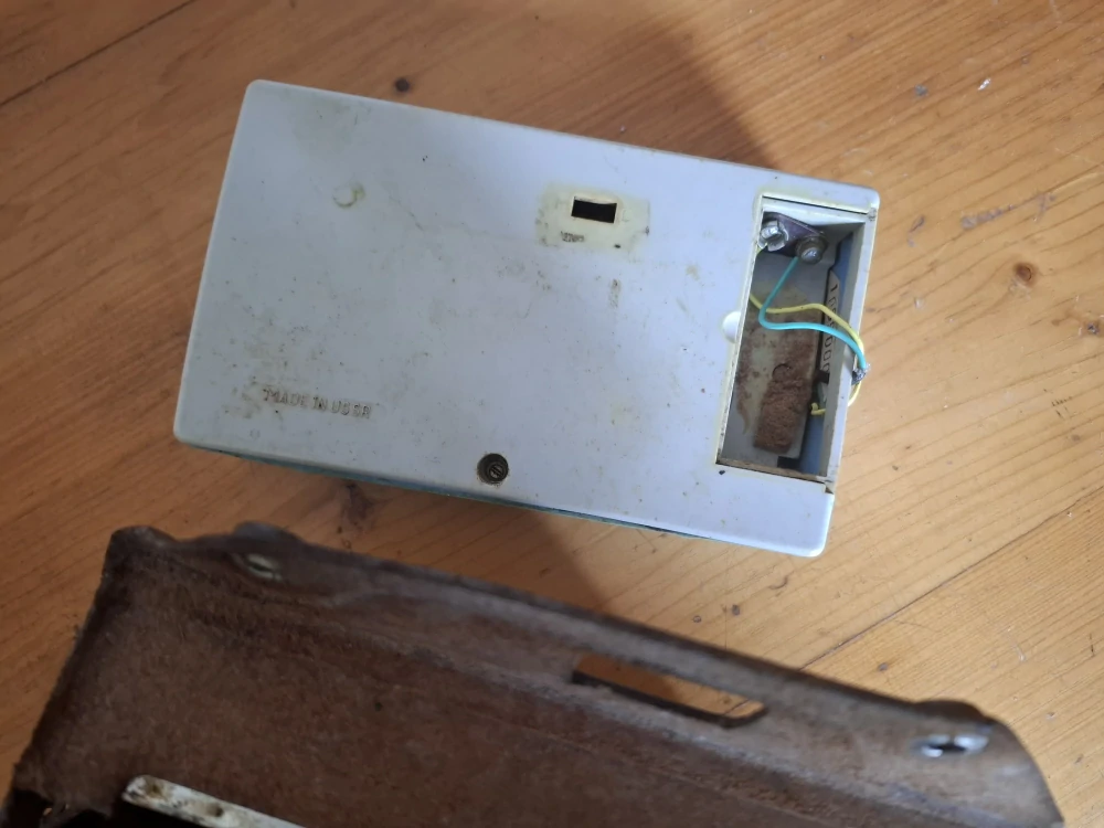 Rádio, tranzistor Selga v kožené brašně