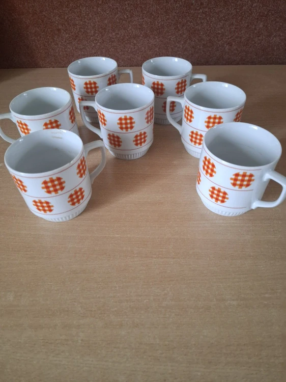 Retro hrnek, hrníček, 7x záplata, Royal Dux Czechoslovakia