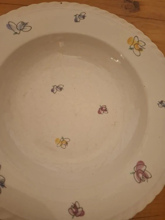 Talíř hluboký s kytičkami, Thun Czechoslovakia, průměr 23cm 