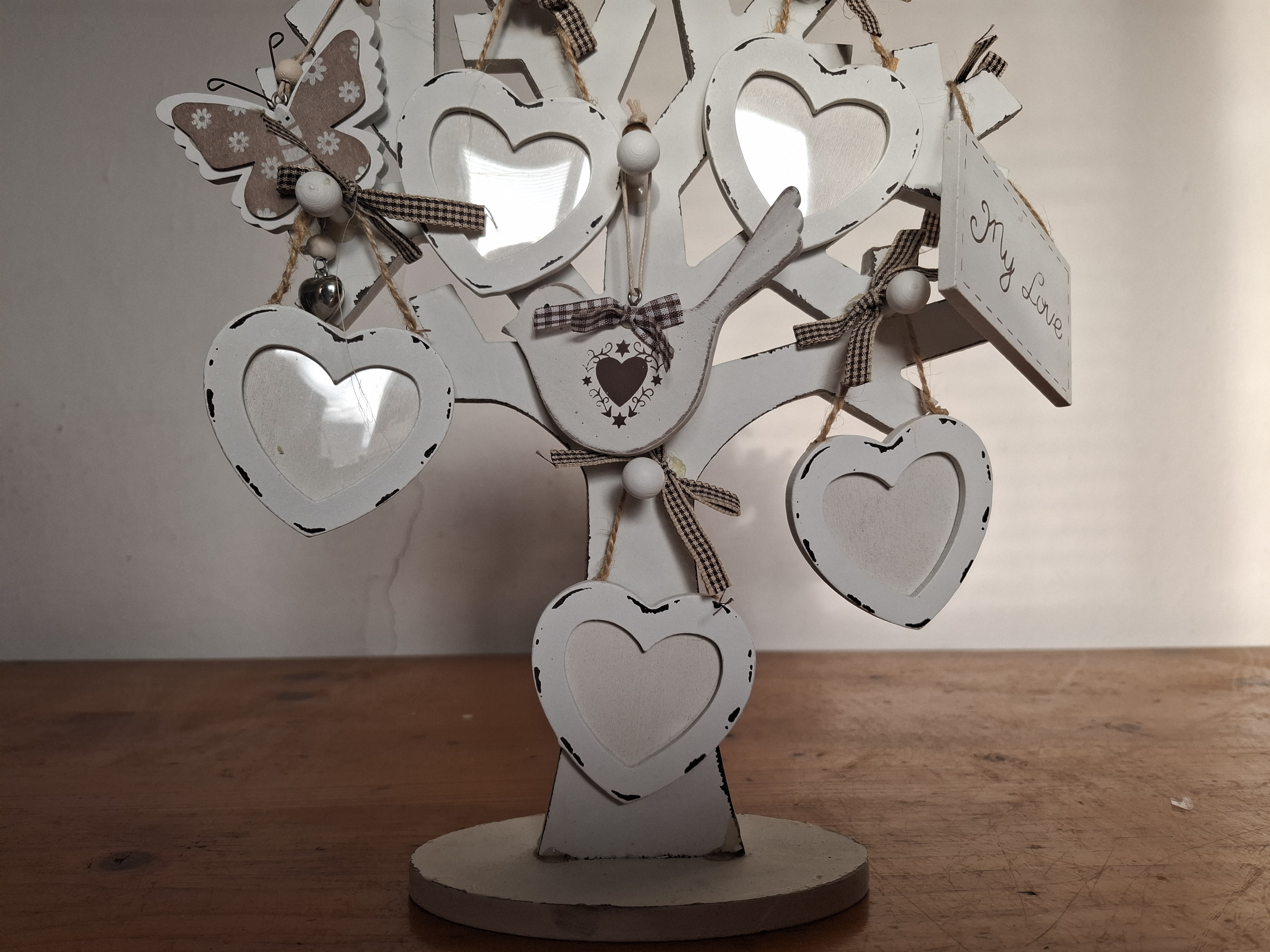 Dekorace, dřevěný strom se srdíčky na fotky 