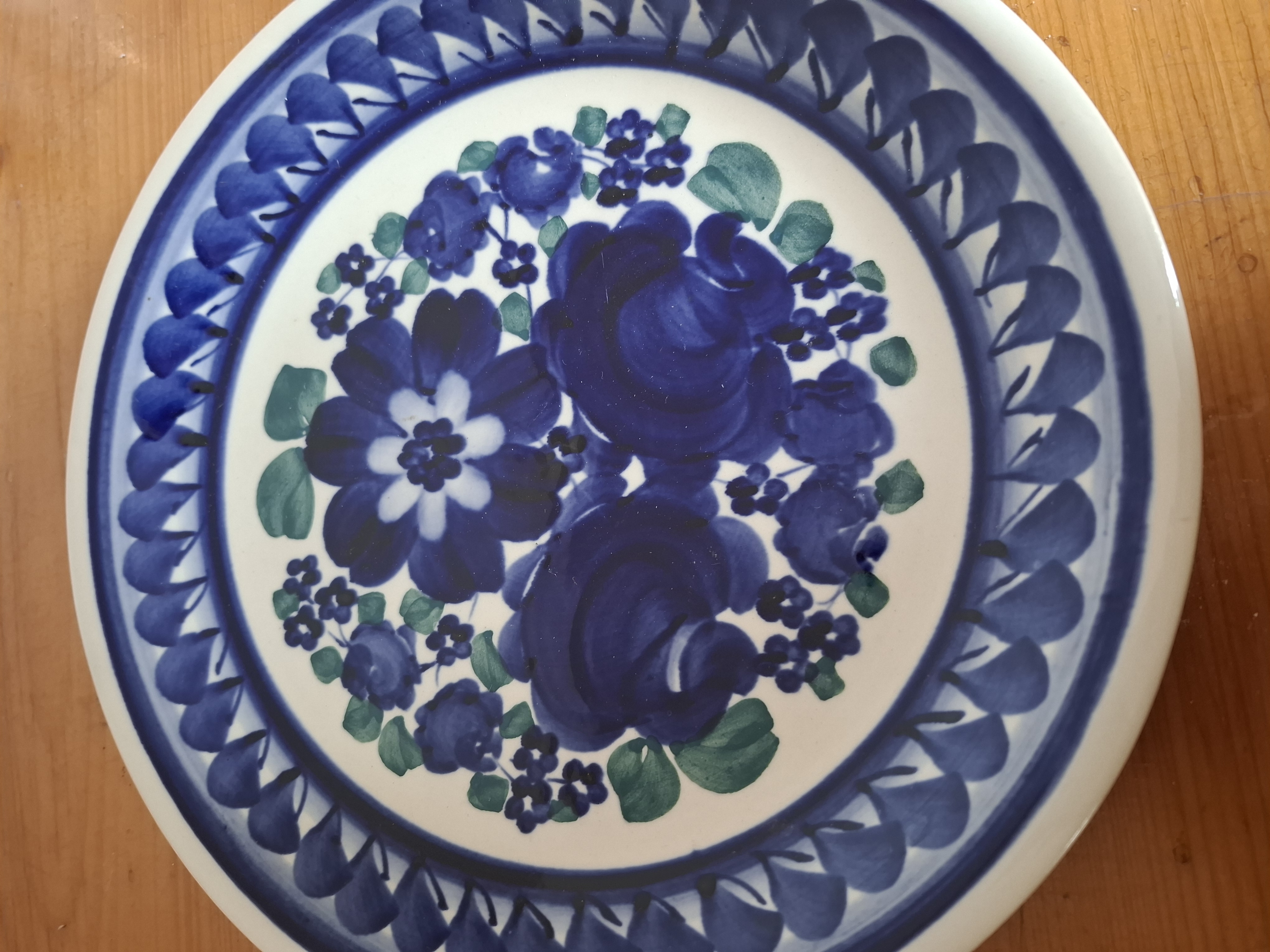 Malovaný talíř, Fajáns Polsko, keramika k zavěšení 