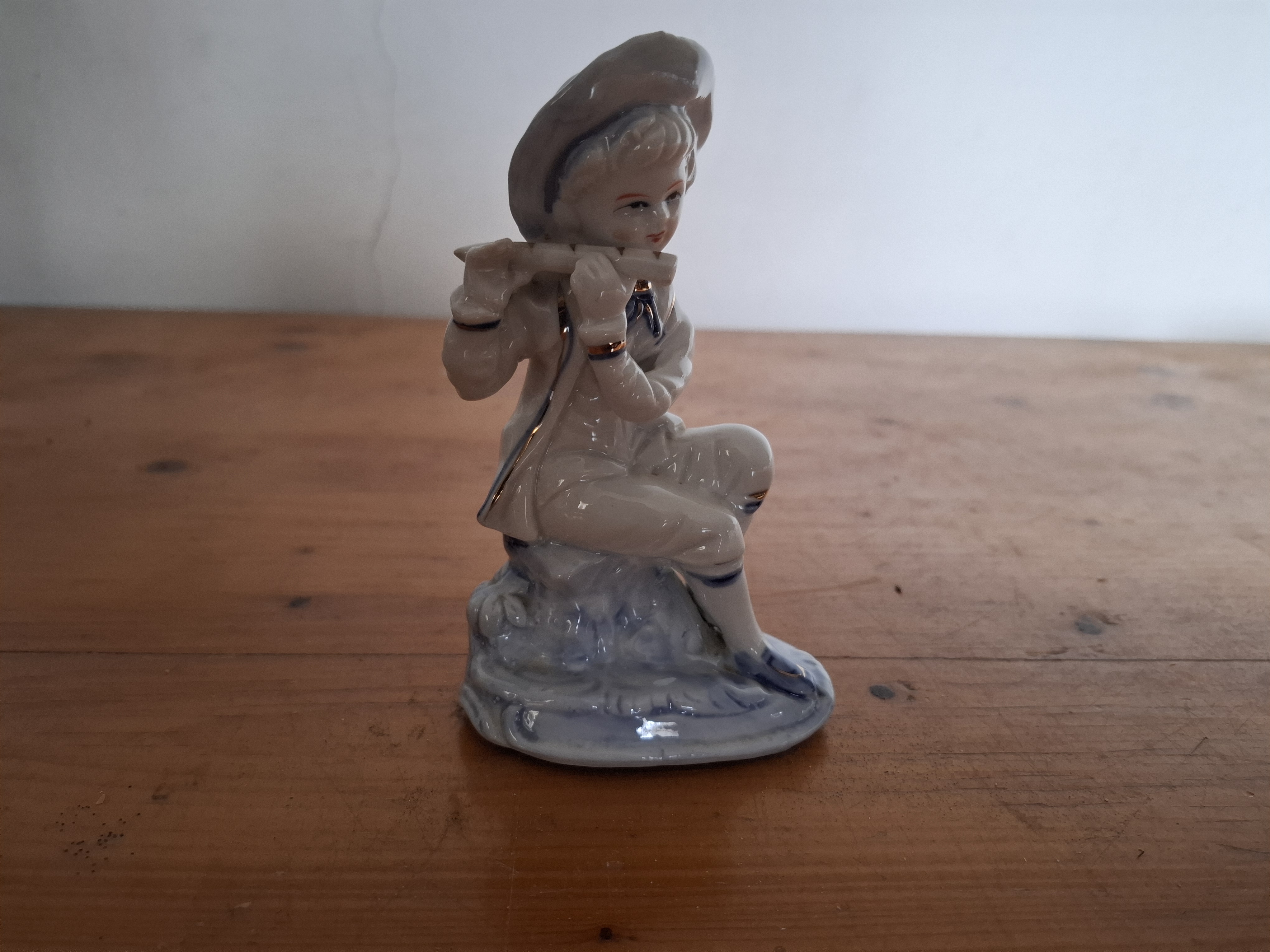 Porcelánová soška muzikant, 15x9cm