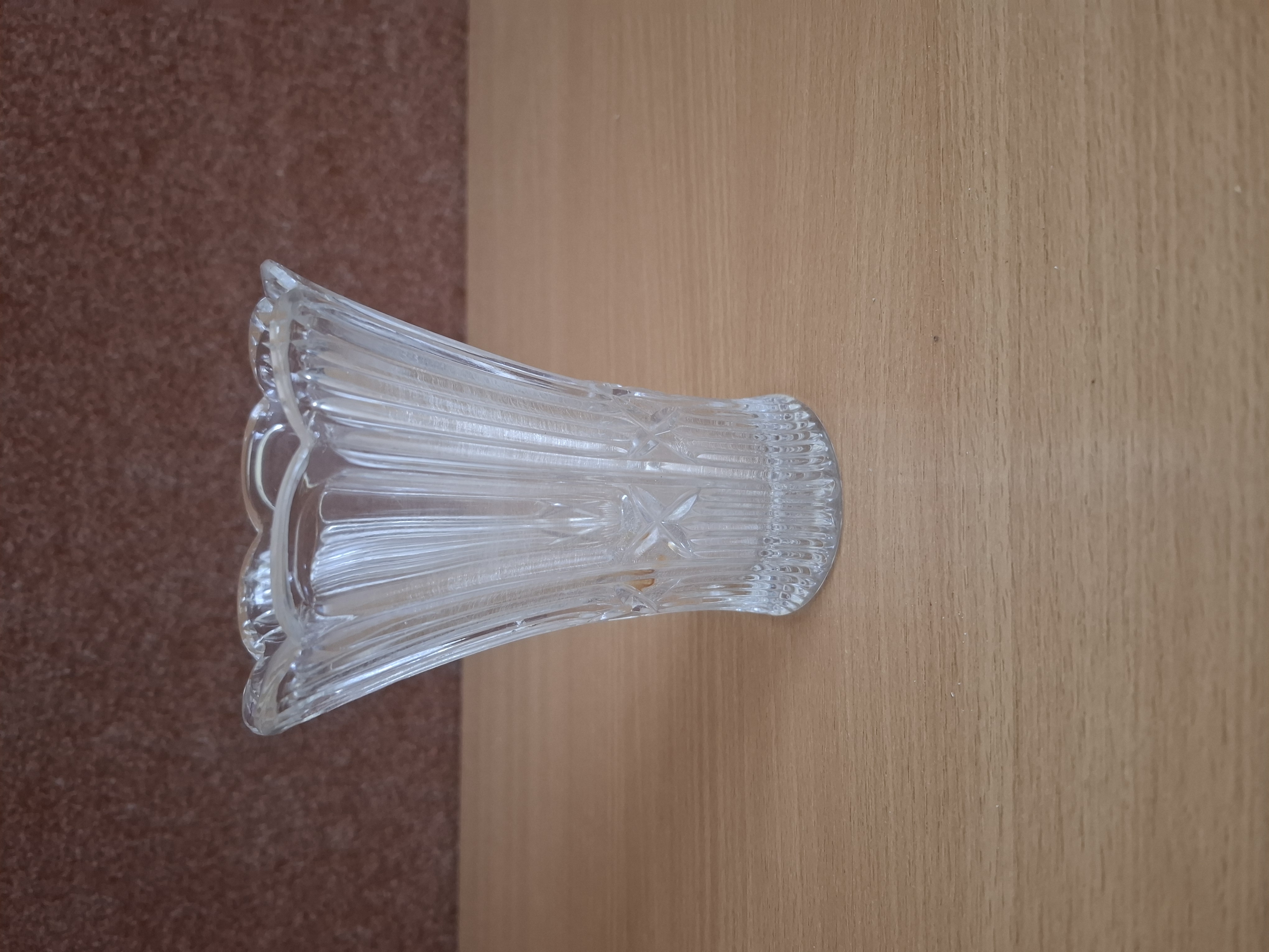 Retro váza, vázička, lisované sklo, výška 13cm, bez poškození 