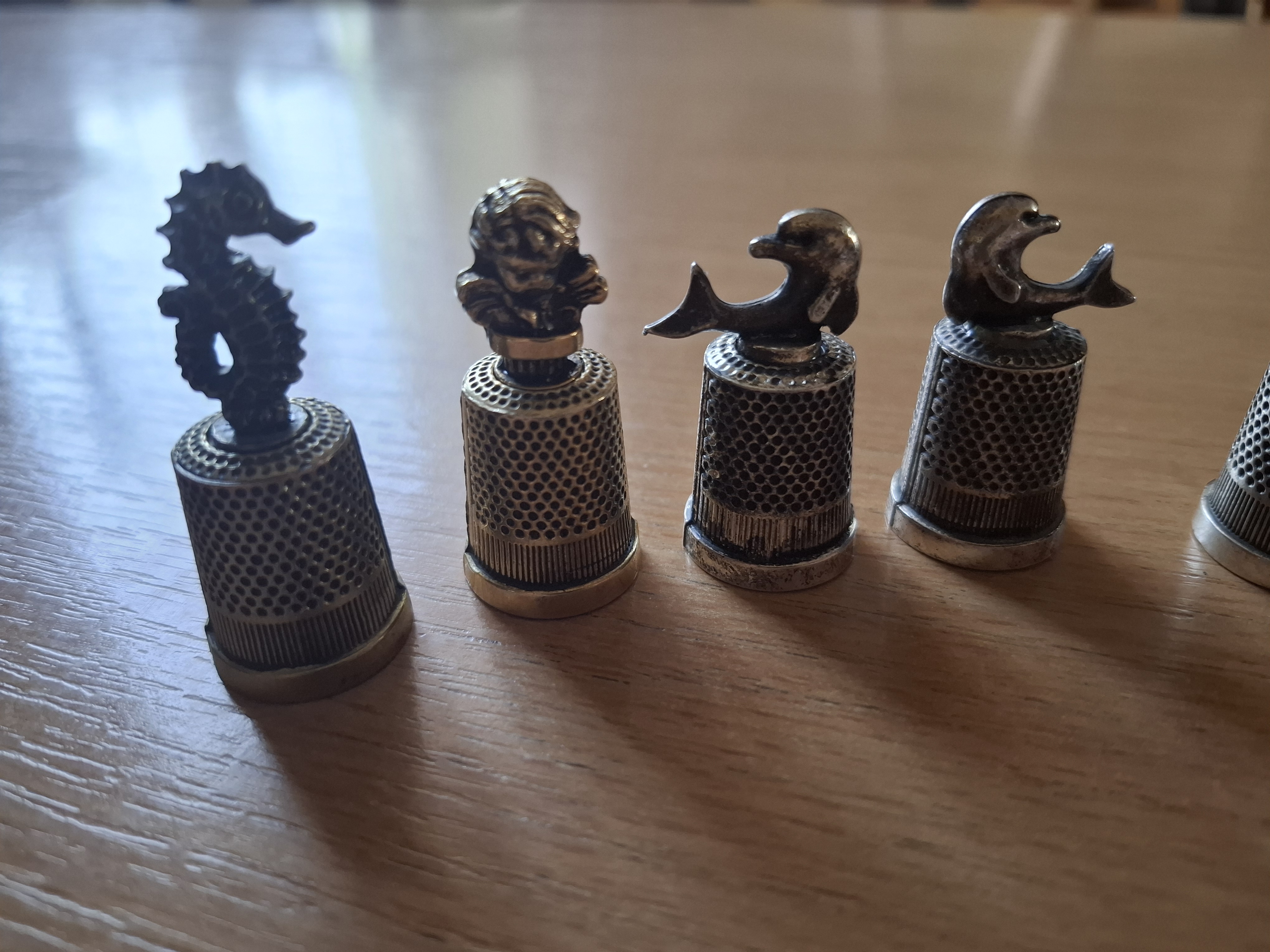 Náprstek se zvířaty na horní části, 5ks, kov (mosaz a cín), cena za vše 