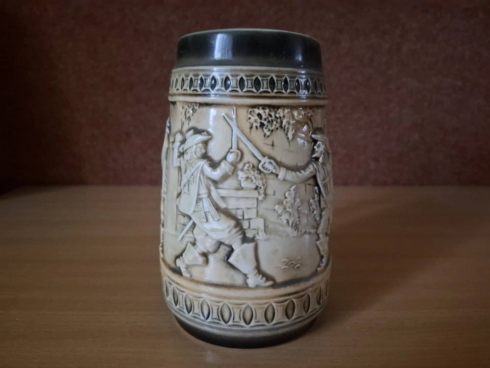Keramický korbel, mušketýři, výška 17cm