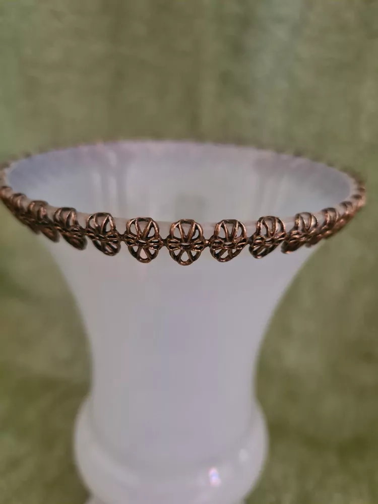 Váza Bohemia Glass Czechoslovakia, mléčné sklo s kovovým lemováním