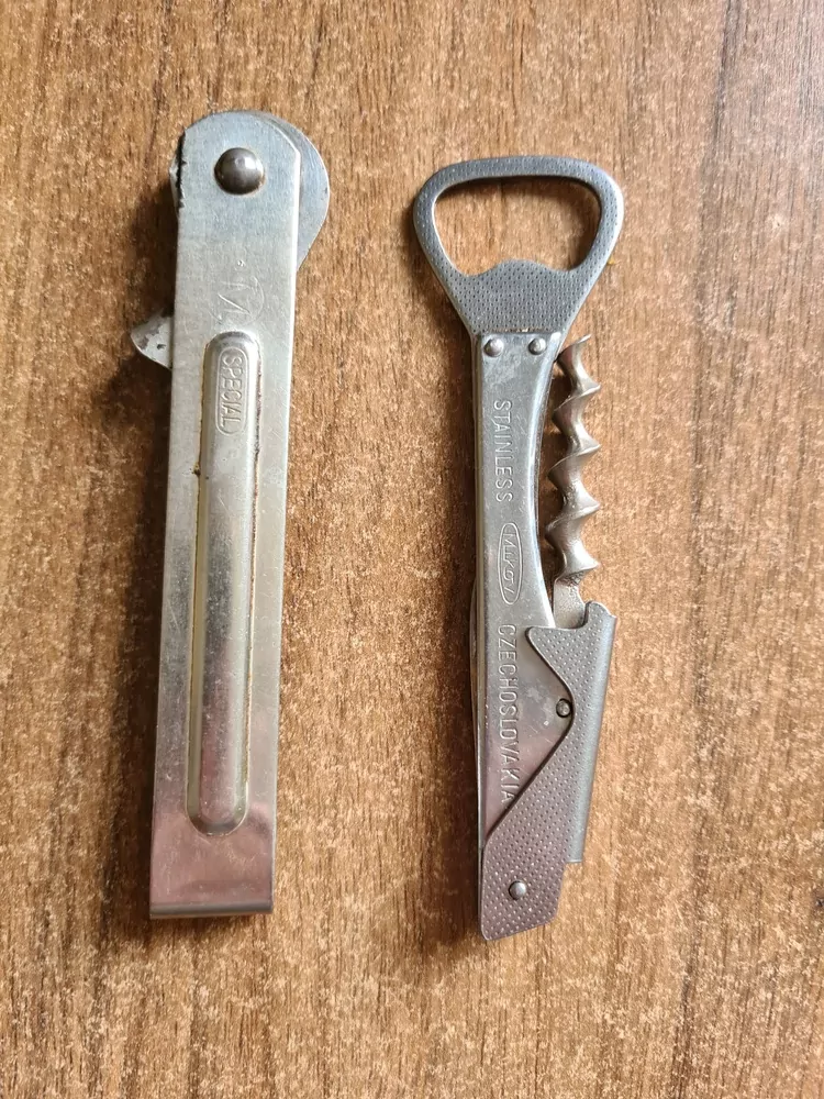 Starý otvírák na konzervy, vývrtka,  2x