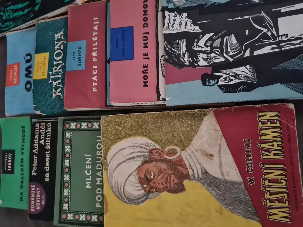 Románové novinky, 19x  kniha, zachovalé 