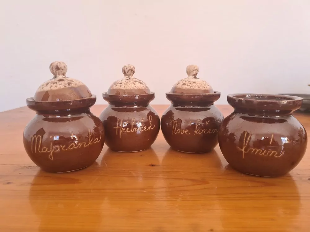 Hnědé kořenky, keramika, cena za vše, 4ks