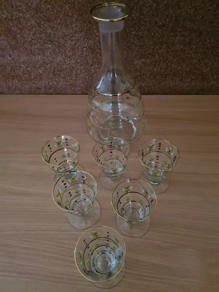Starožitná malovaná karafa se šesti skleničkami na likér, počátek 20stol.