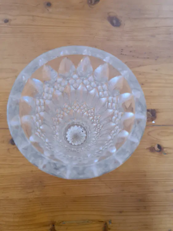 Váza, lisované sklo, výška 20cm