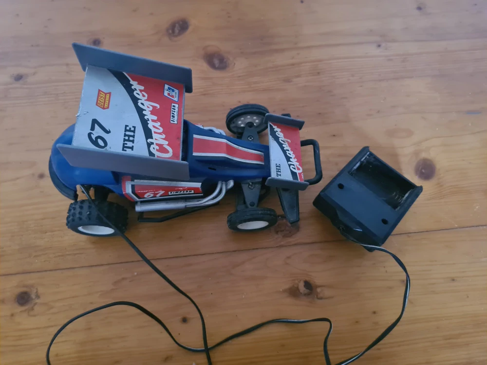 Retro auto, autíčko, formule Remote
