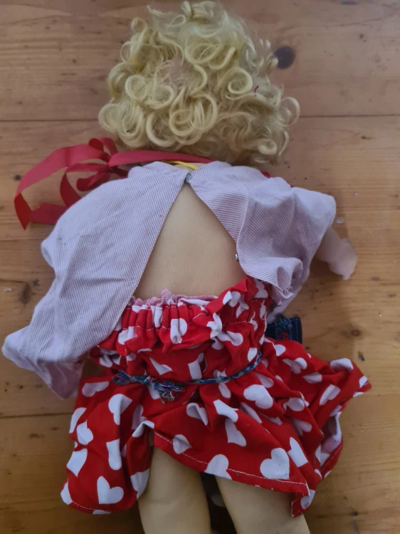 Kudrnatá panenka, výška 45cm