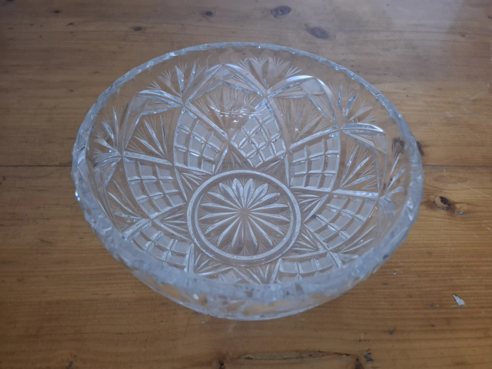 Broušená mísa, průměr 20cm, výška 9,5cm