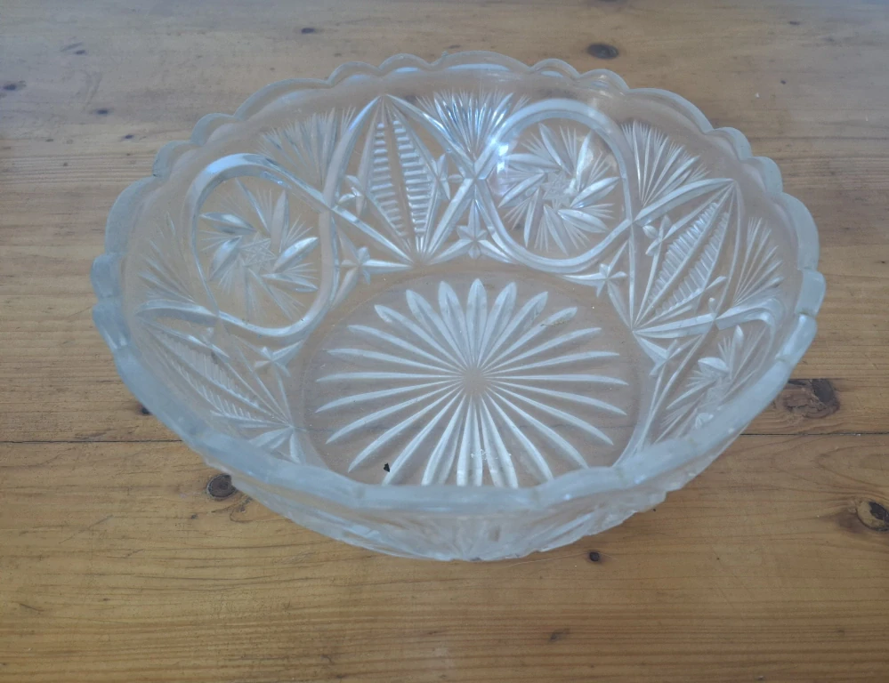 Retro mísa, lisované sklo, průměr 25cm, výška 10cm