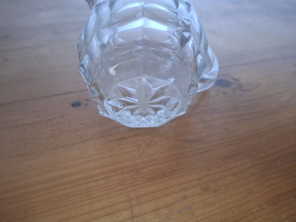 Skleněná konvička, džbánek na mléko, pochutiny, lisované sklo 