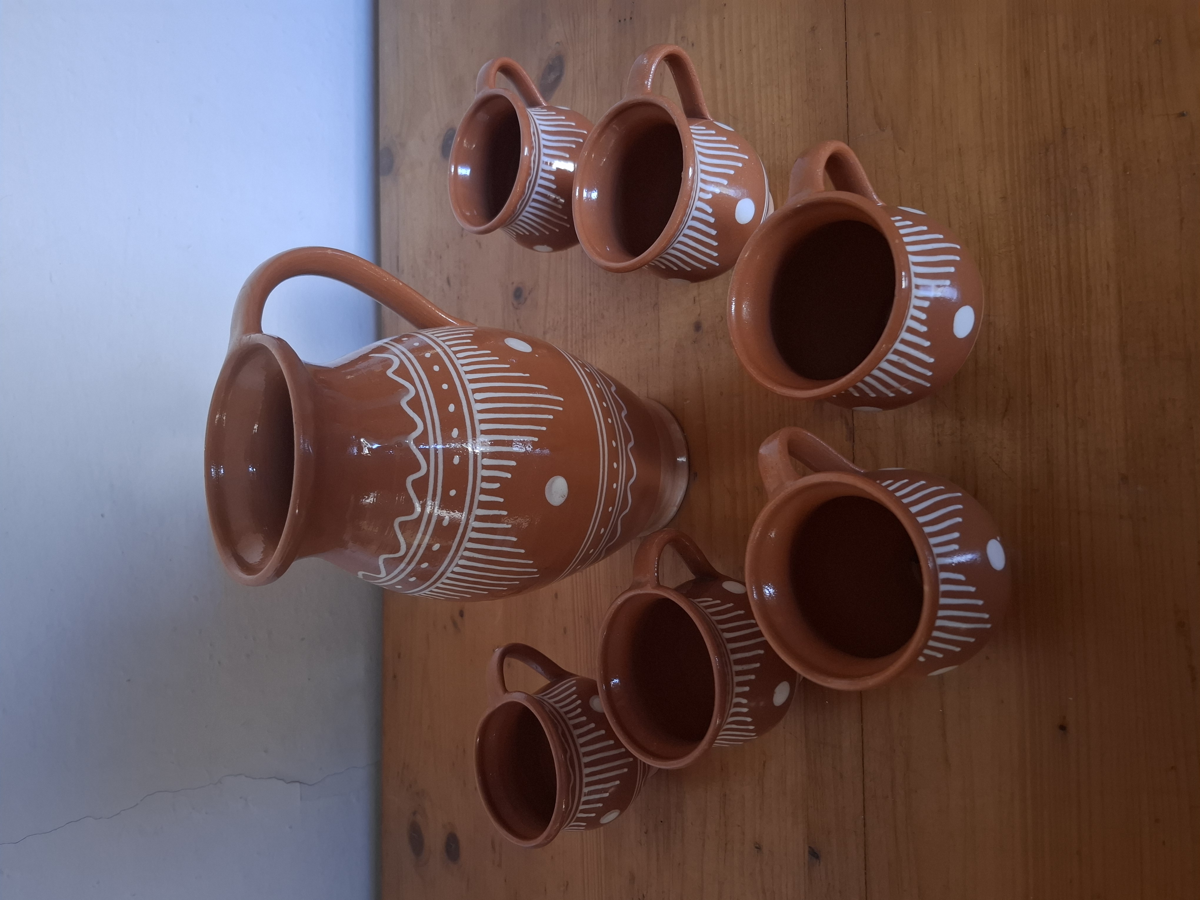 Malovaná souprava na nápoje, džbán a hrnky