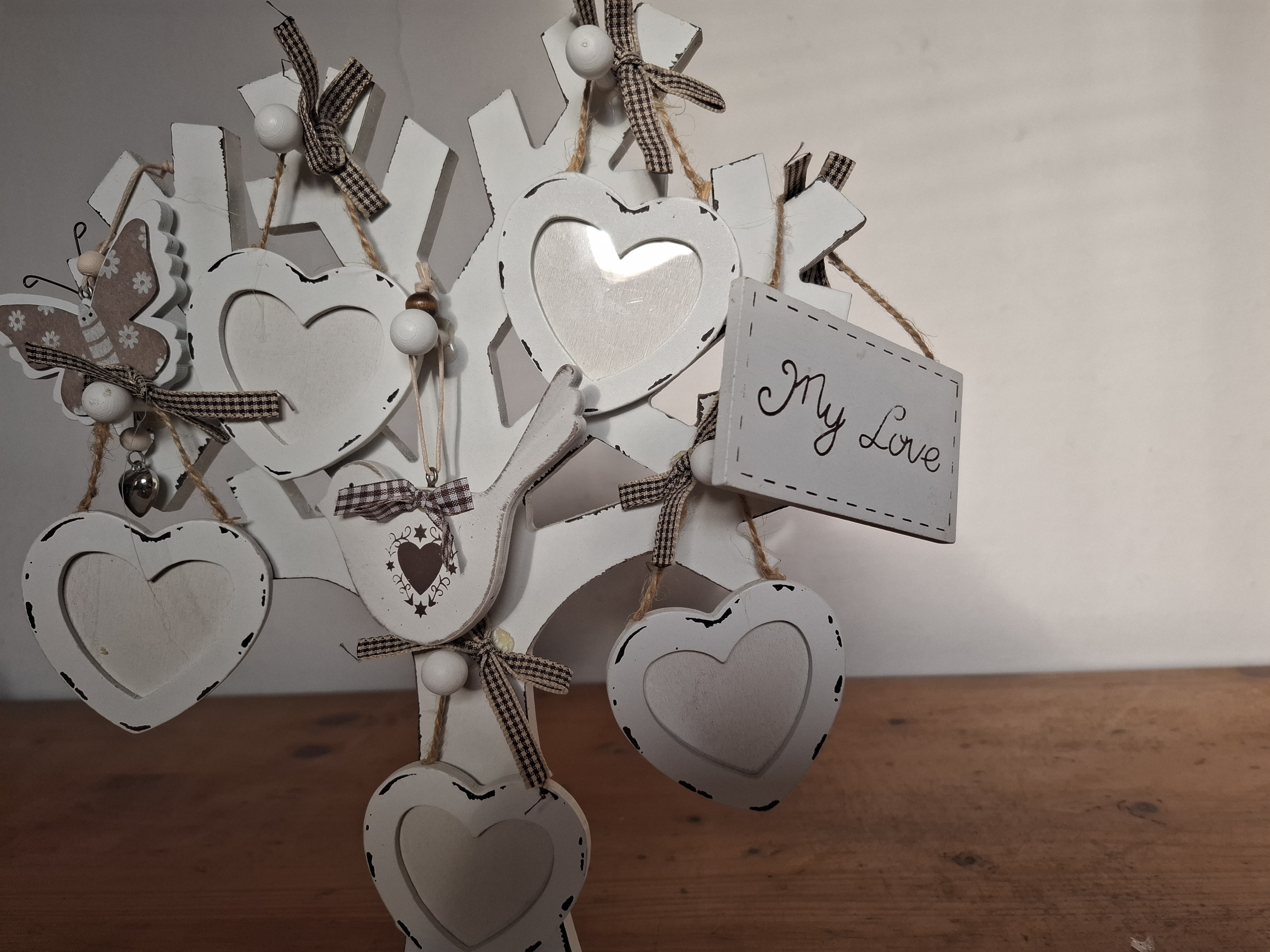Dekorace, dřevěný strom se srdíčky na fotky 