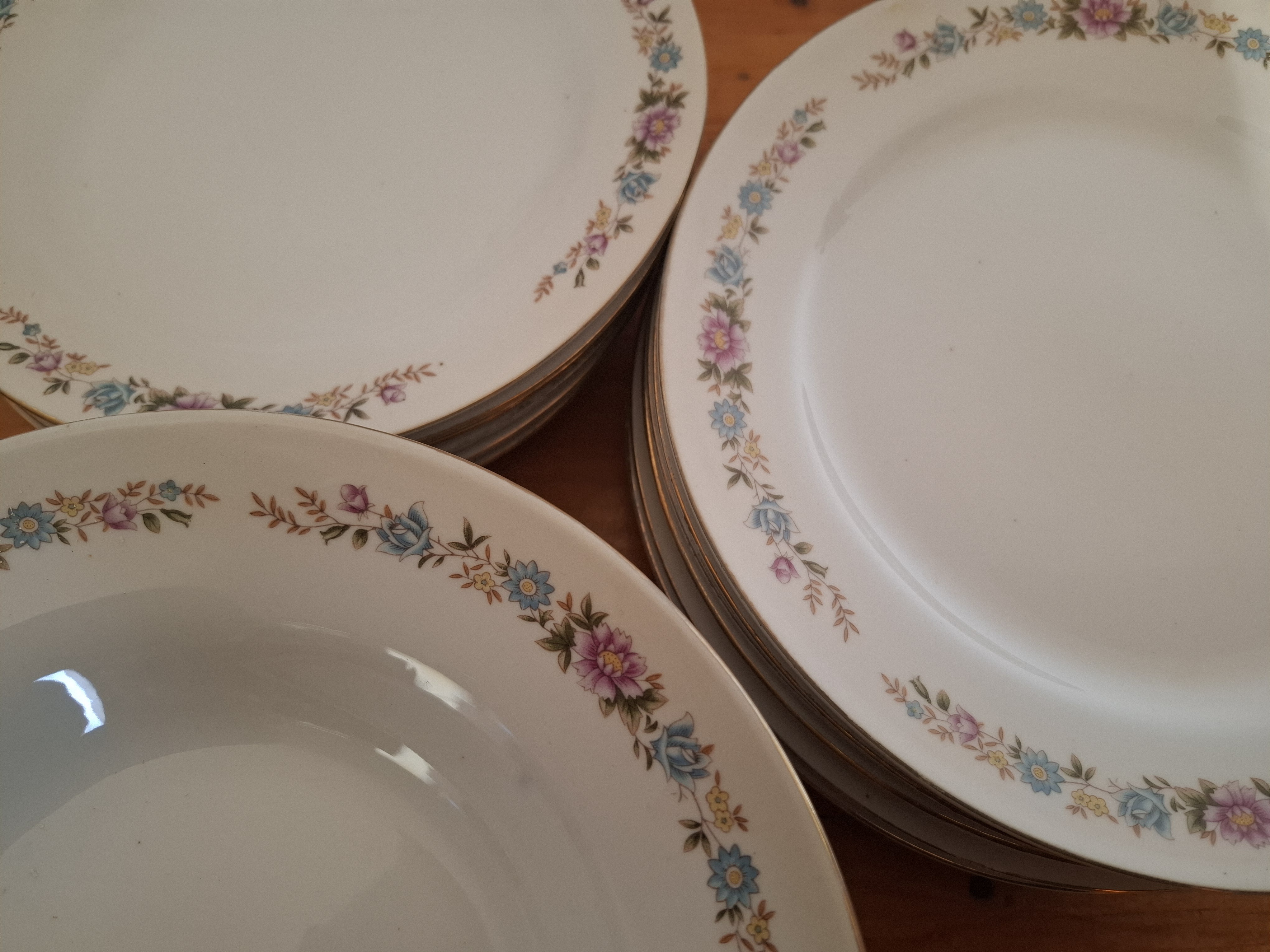 Jídelní souprava pro 6 osob, květinový dekor