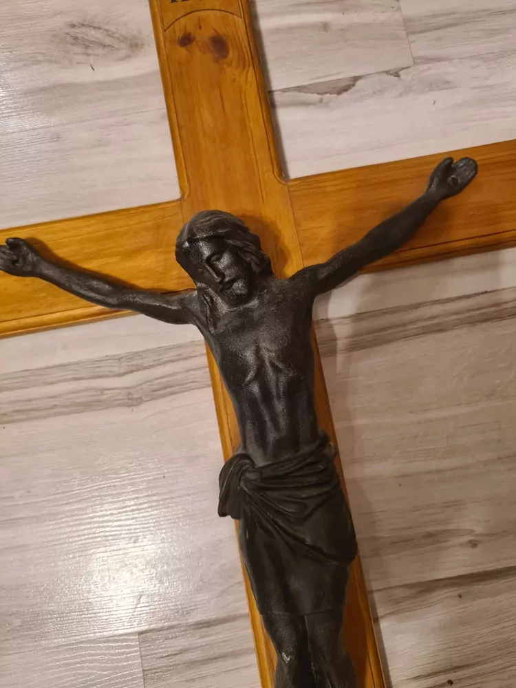 Velký dřevěný kříž s Ježíšem, 90x50cm