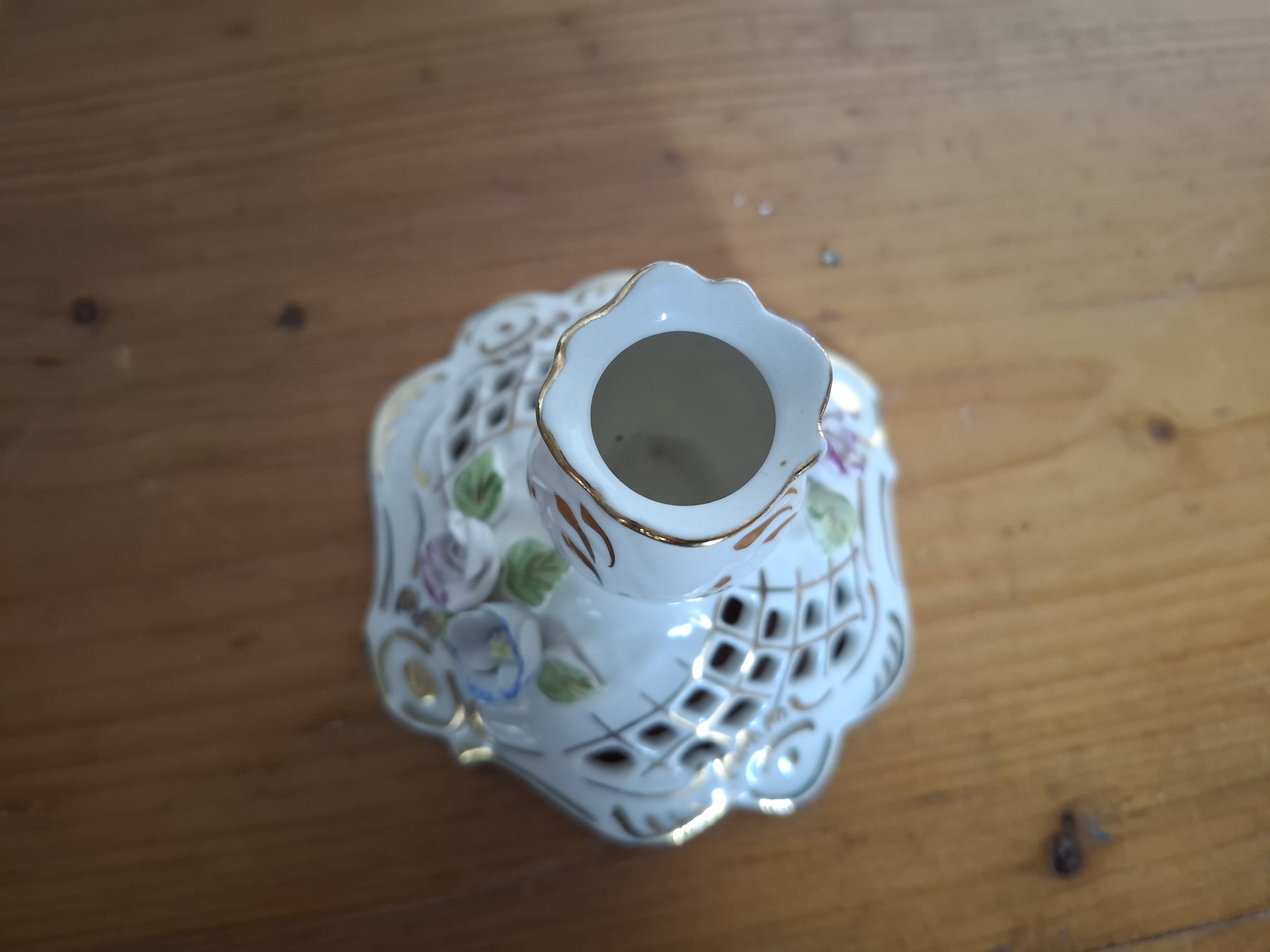 Krásný porcelánový svícen, zn. Fena Porcelain 