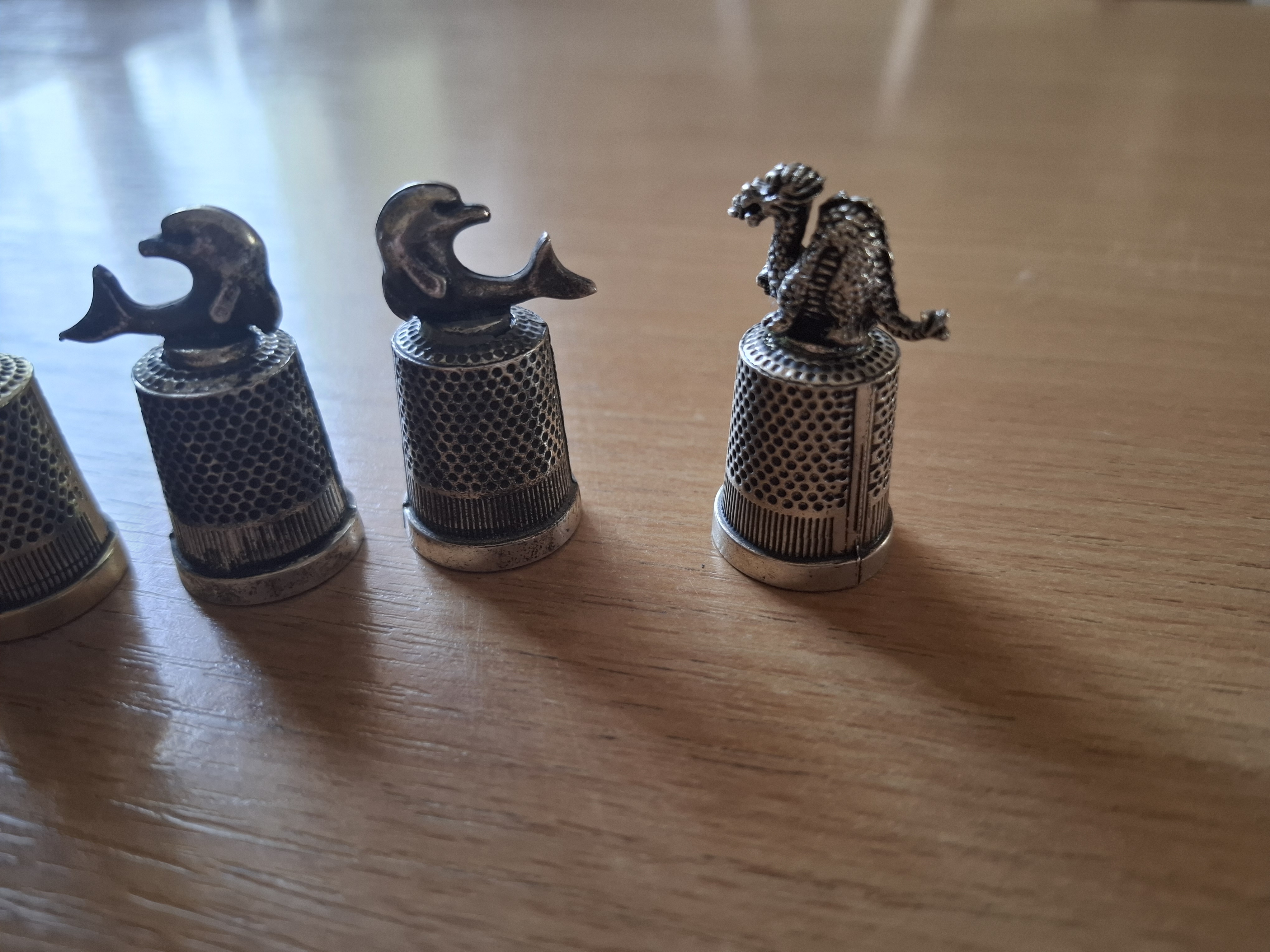 Náprstek se zvířaty na horní části, 5ks, kov (mosaz a cín), cena za vše 