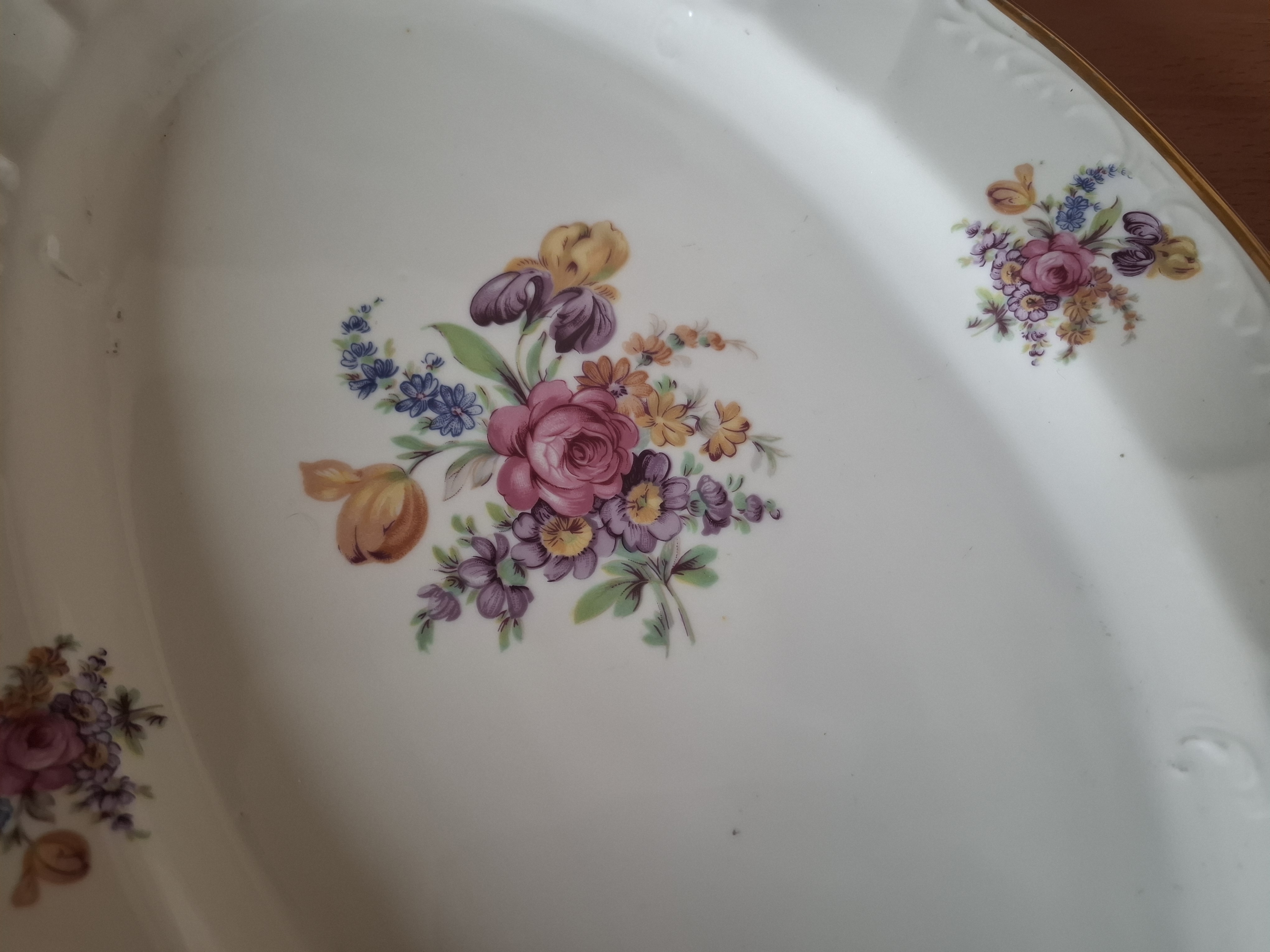 Servírovací talíř, kytičky, zlatý lem, Bernadotte Czechoslovakia 