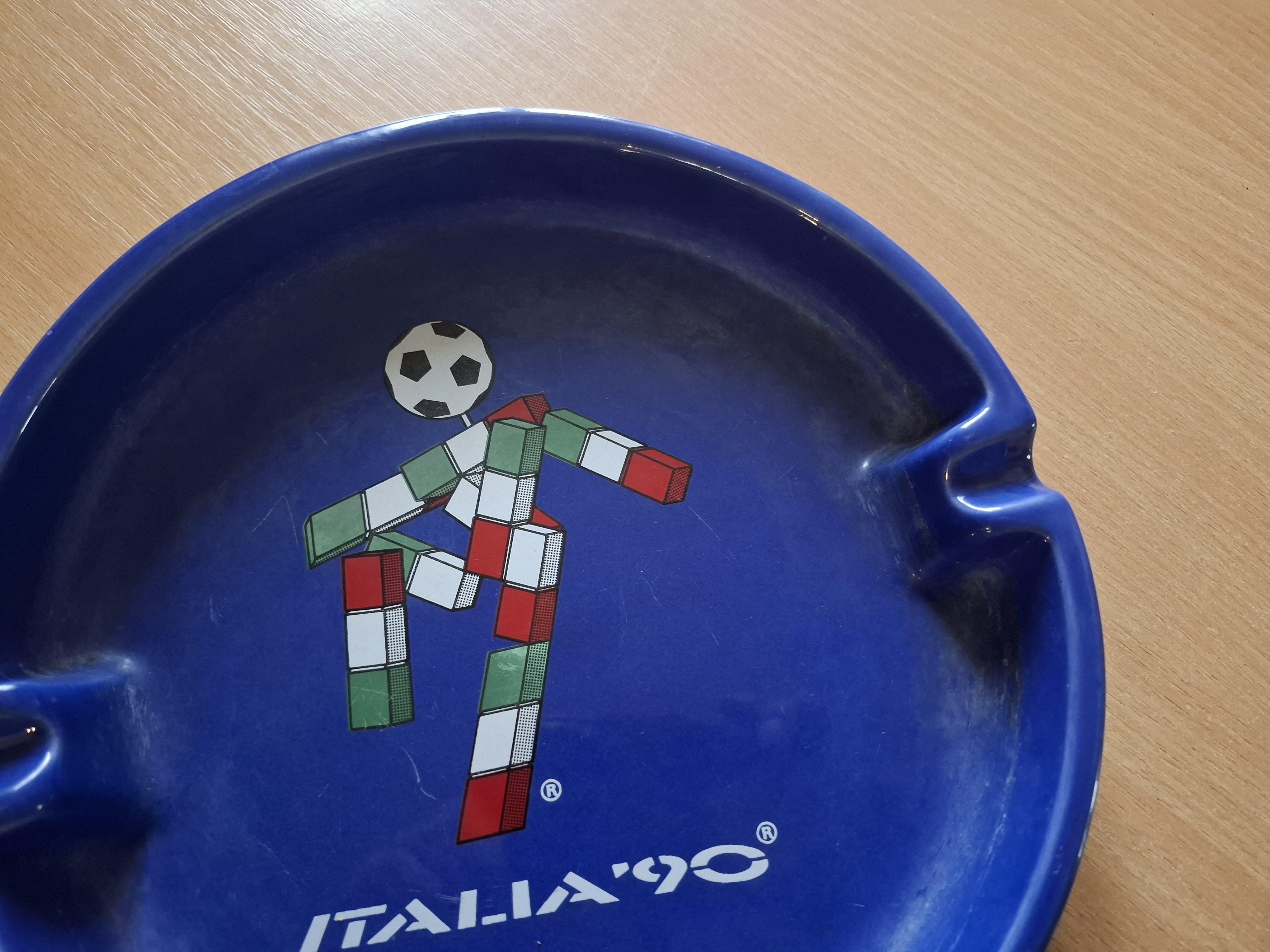 Velký popelník Italia 90, fotbal, zn. Faenza 