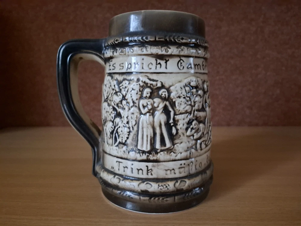 Pivní korbel, Německo, keramika, výška 15,5cm, Pivní slavnosti