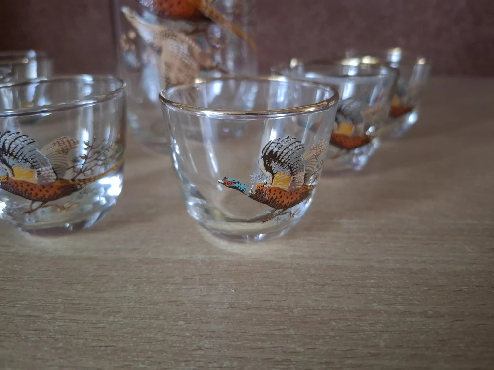 Krásná vintage karafa se šesti štamprlemi, dekor bažant, myslivost
