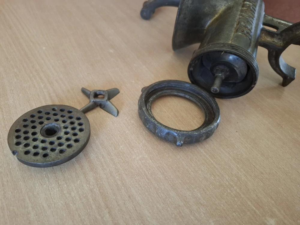 Starší mlýnek na maso, vel.8, Czechoslovakia