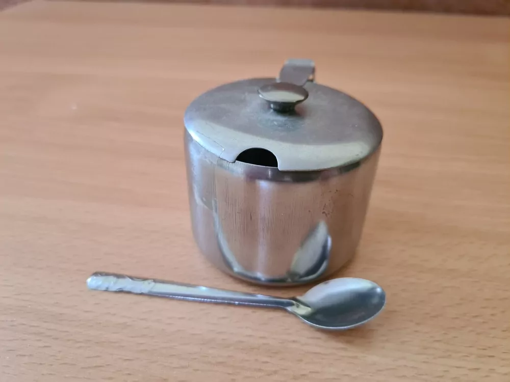 Cukřenka se lžičkou, kov