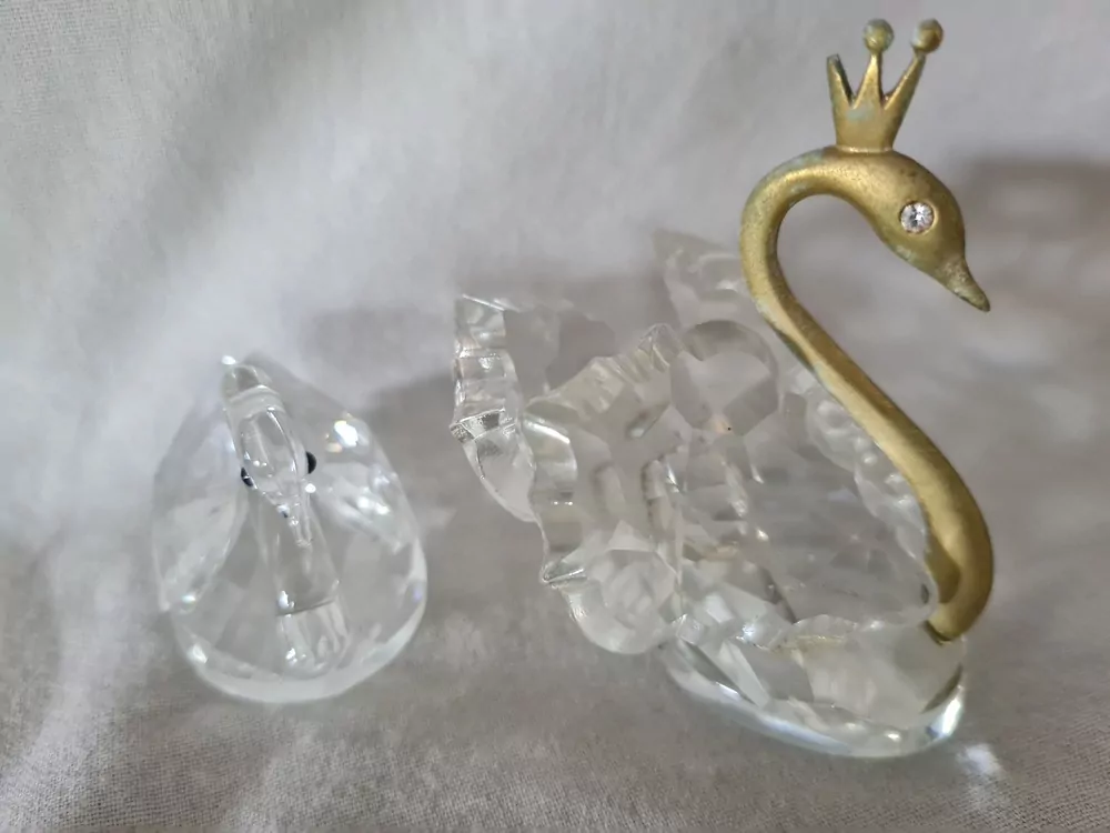 Skleněná figurka, labutě, výška 4 a 7cm