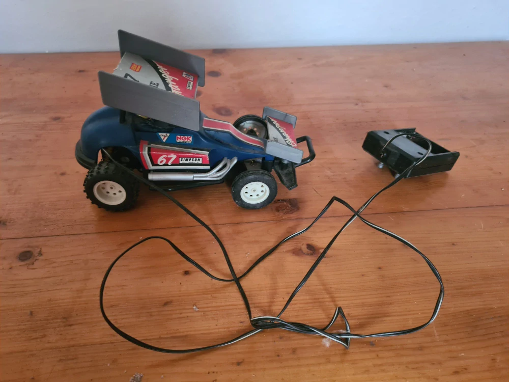 Retro auto, autíčko, formule Remote