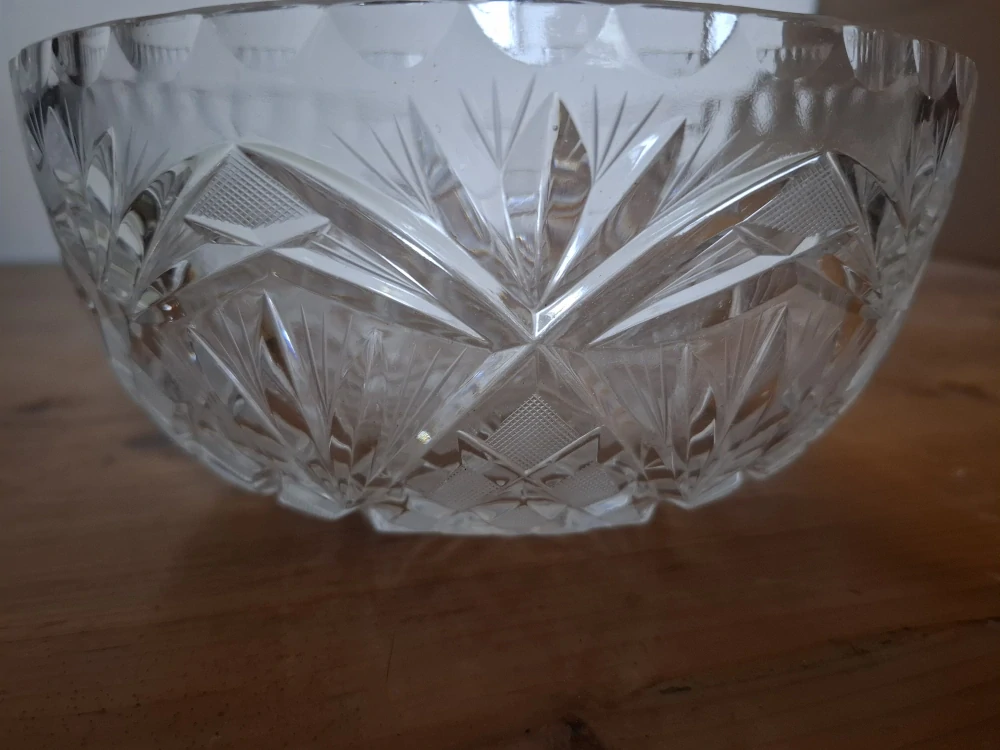 Broušená mísa, průměr 20cm, výška 9,5cm