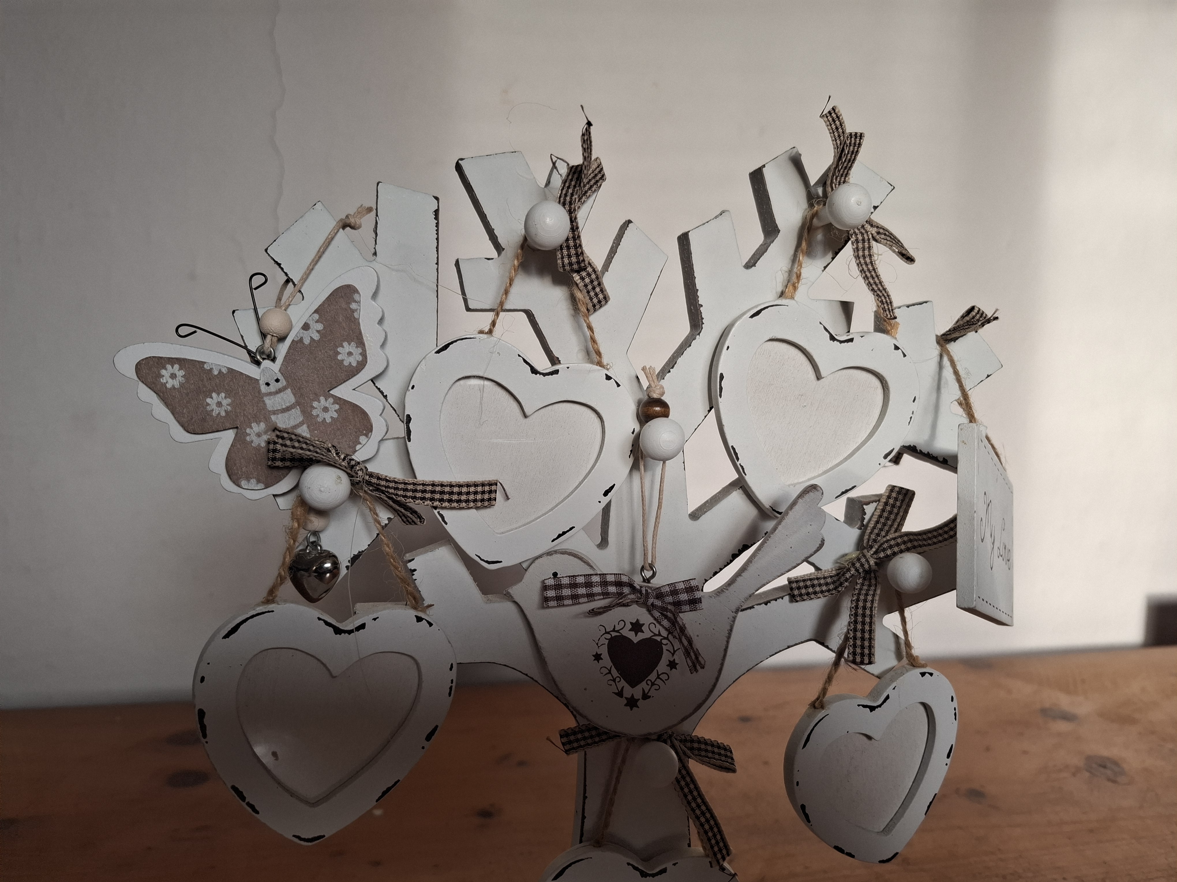 Dekorace, dřevěný strom se srdíčky na fotky 