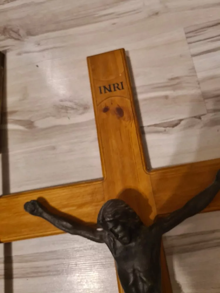Velký dřevěný kříž s Ježíšem, 90x50cm