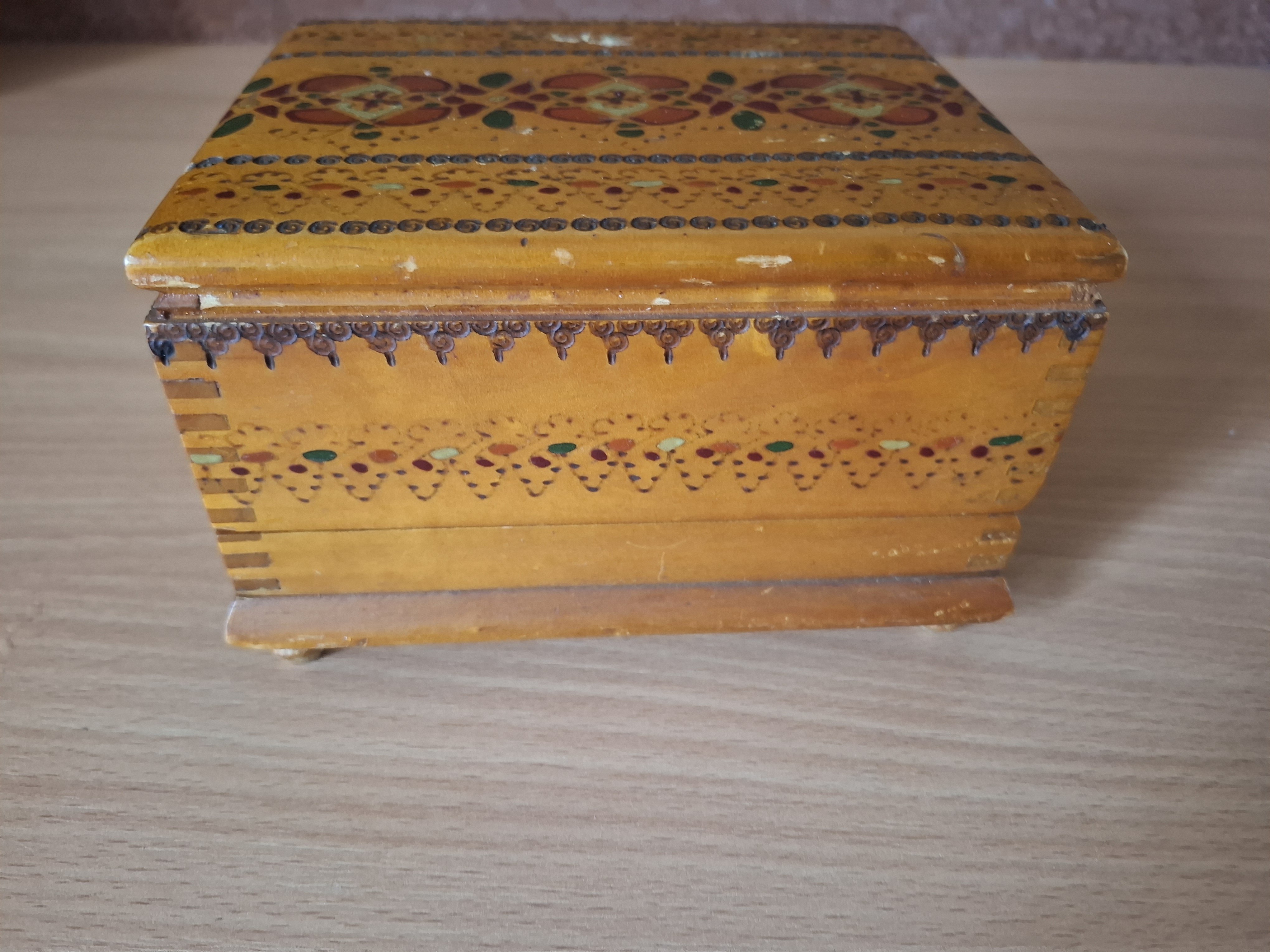 Retro dřevěný box na cigarety, tabatěrka 15x12x9cm