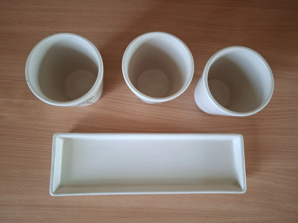 Květináče s podmiskou, porcelán, nepoužité, výborný stav 