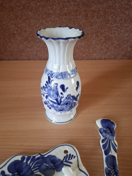 Keramika do kuchyně, věšák, vidlička, váza, modrý dekor