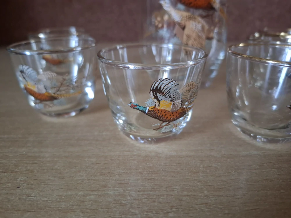 Krásná vintage karafa se šesti štamprlemi, dekor bažant, myslivost