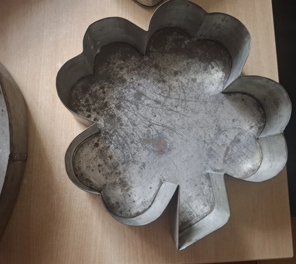 4x forma kovová na pečení, cena za vše